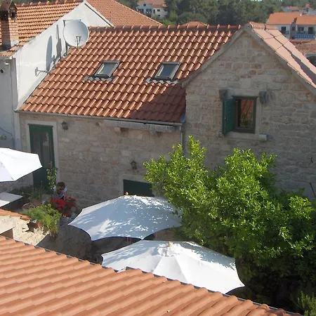 Lucijo 3* Vrboska