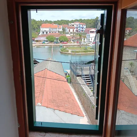 Lucijo 3* Vrboska