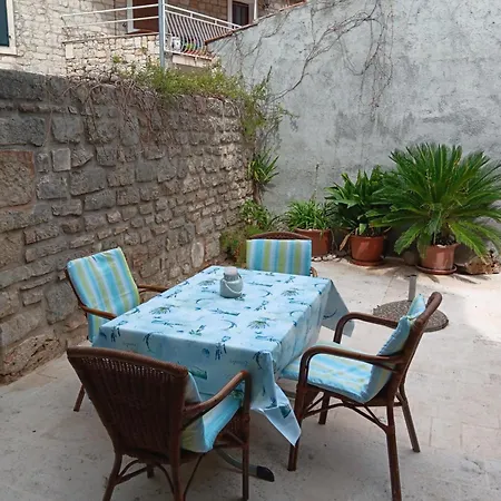 Lucijo Casa de hóspedes Vrboska