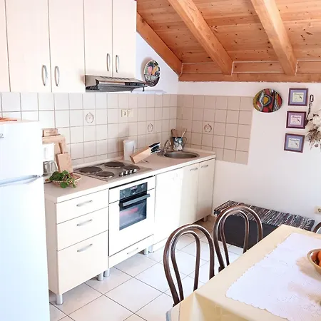 Lucijo Casa de hóspedes Vrboska