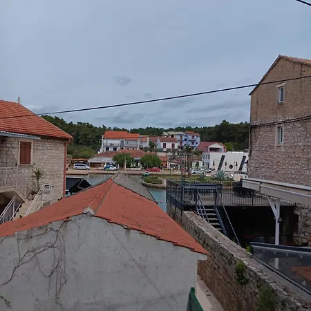 Lucijo Pensionat Vrboska