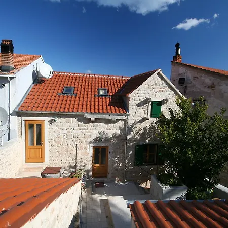 Casa de hóspedes Lucijo 3*